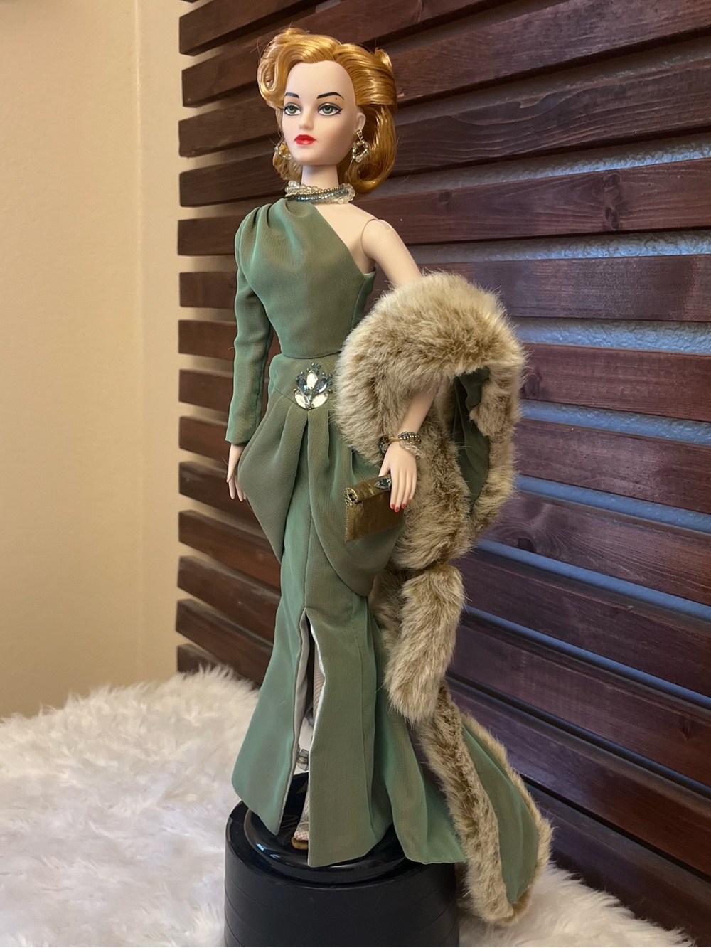 2001 Vintage Cold Shoulder Madra Lord 16" Doll Fur Stole Jewelry Bag Heels